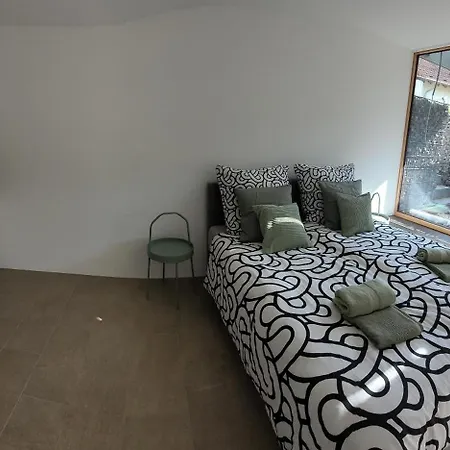 Seenahes Chices In * Ohningen