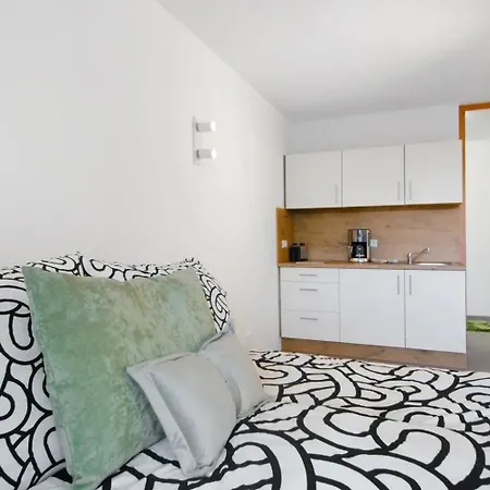 Seenahes Chices In *